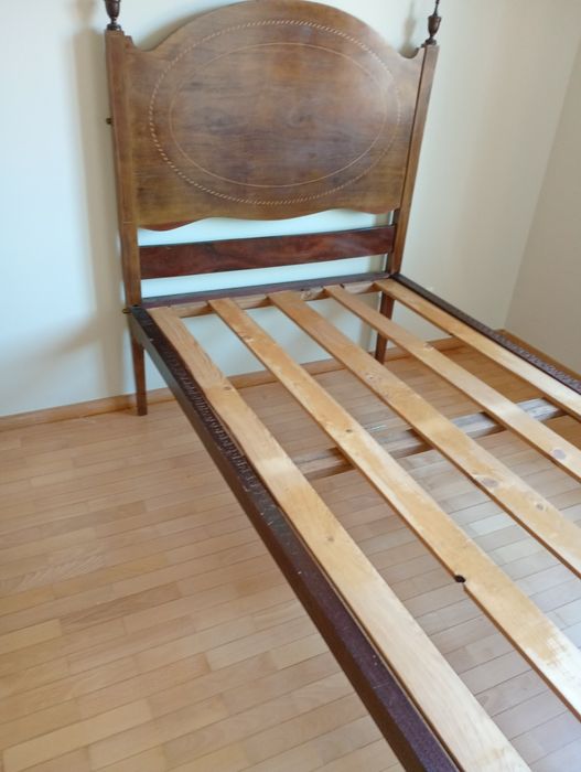 Cama D. Maria II com colchão novo