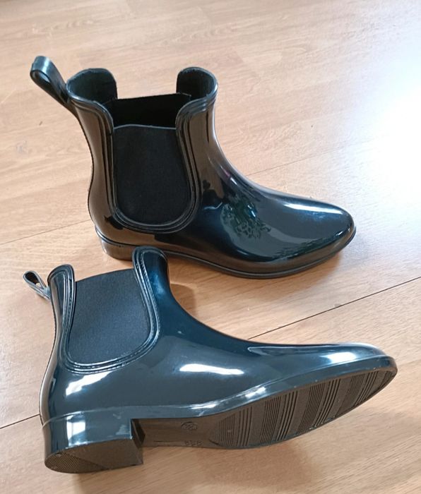 Botas pretas de mulher  novas a estrear.