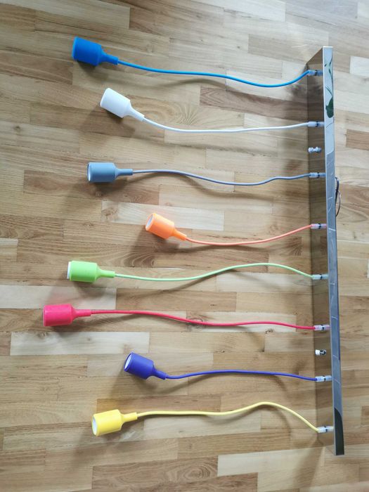 Lampa wisząca, żyrandol na 8 żarówek kolorowy
