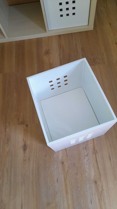 Móvel de arrumação com compartimentos