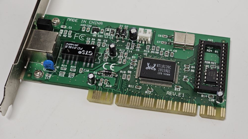 Stara karta sieciowa LG LAN retro PC gaming Windows 98 komputer