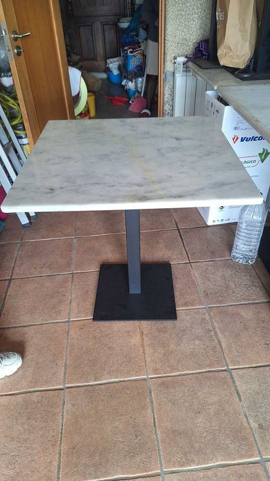 Mesa de mármore 75 × 75 cm (RESTAURAÇÃO)