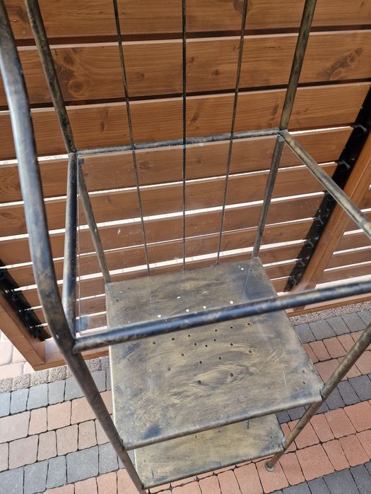 Regał metalowy IKEA RÖNNSKÄR – Styl Retro z patyną
