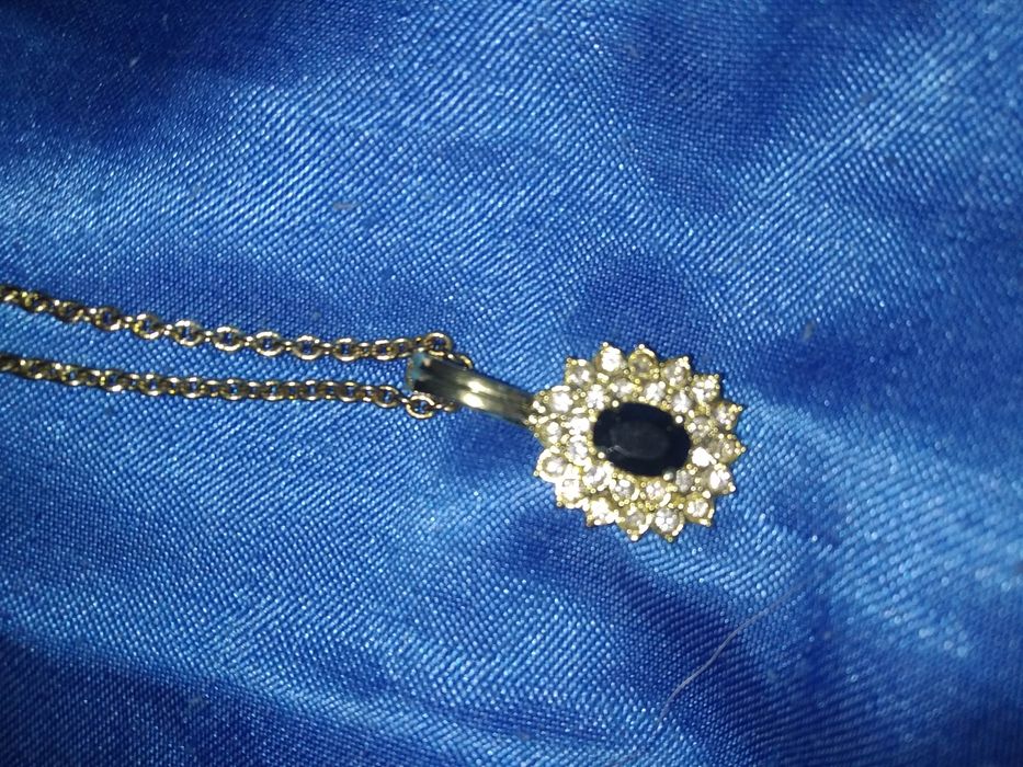 Naszyjnik  wisiorek Avon