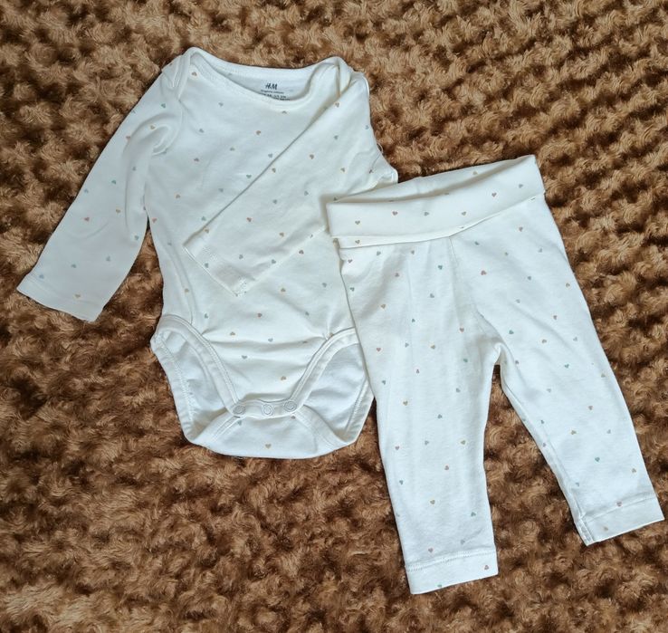 Комплект з боді та штанців 68 розміру H&M