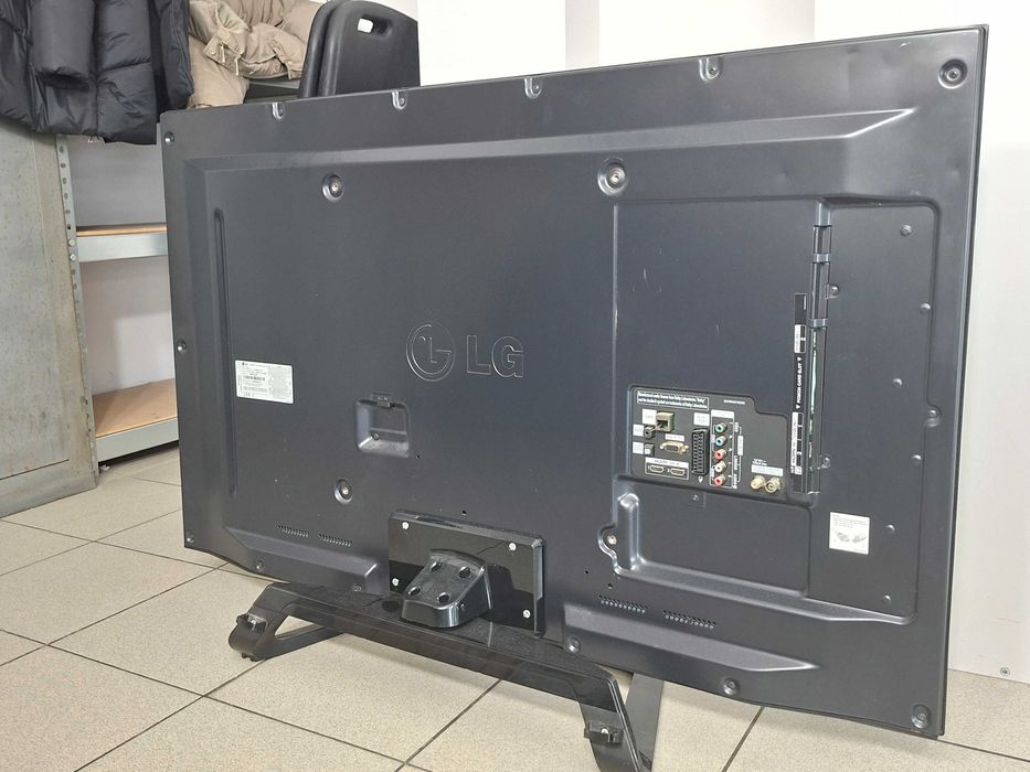 Telewizor LG 47LM615S + Pilot