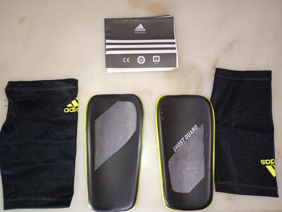 Caneleiras Adidas