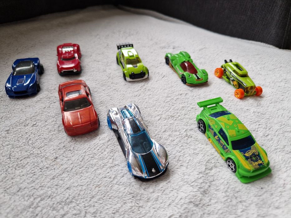 8 samochodzików HOT WHEELS Fast 4wd, Rip Rod, Crescendo,  Pony-Up