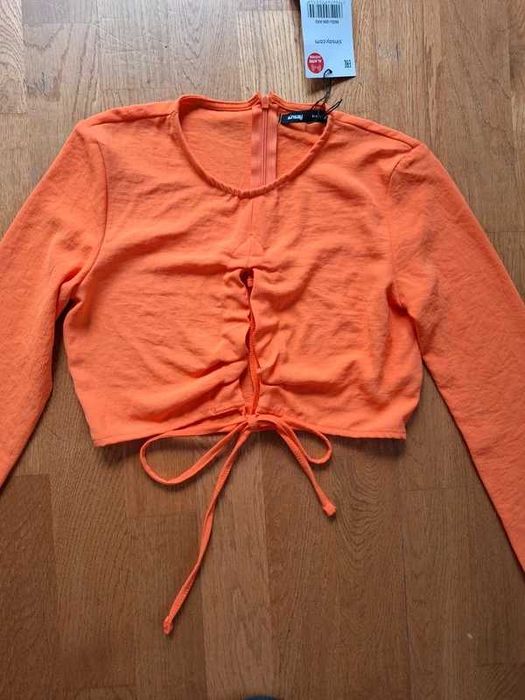 Krótka bluzka, wiązana