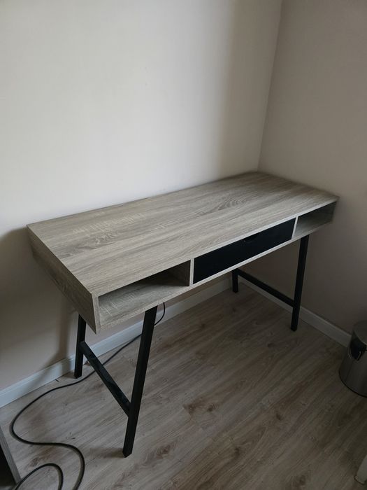 Biurko z szuflada 120x48 cm- w super stanie