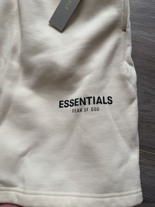 шорти essentials