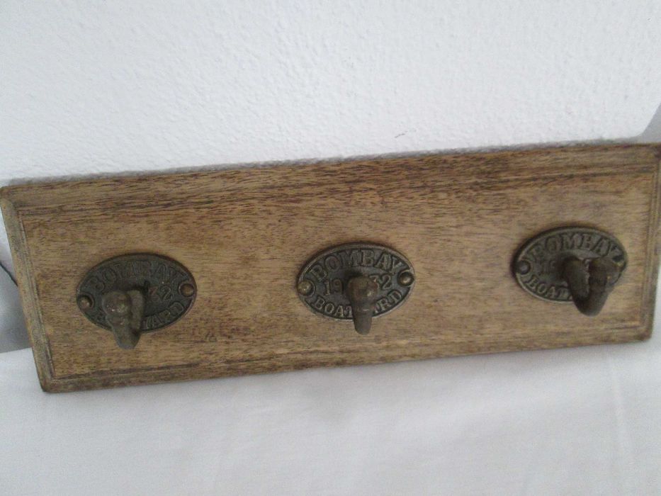 3 Cabides triplos em madeira