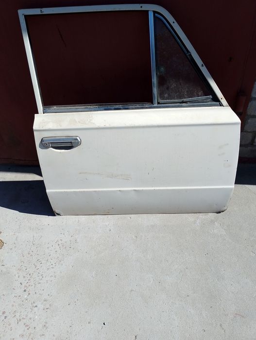 Двери ВАЗ 2101 б/у , осталась задняя правая