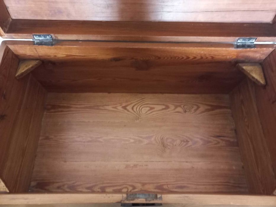 Baú em madeira maciça