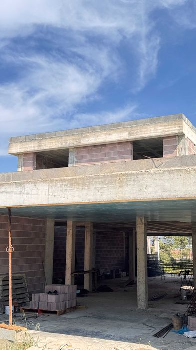 Moradia independente T3+1 | Em construção | Arquitetura moderna | Terreno de 1.537 m²