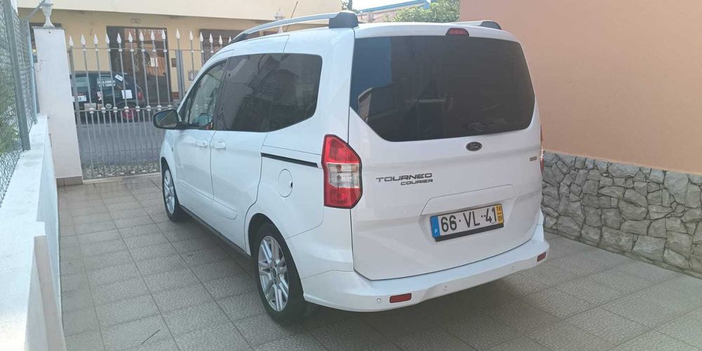 Ford Tourneo Courier — fotografia 4