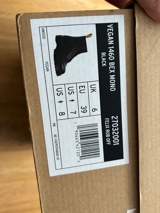 Czarne martensy vegan