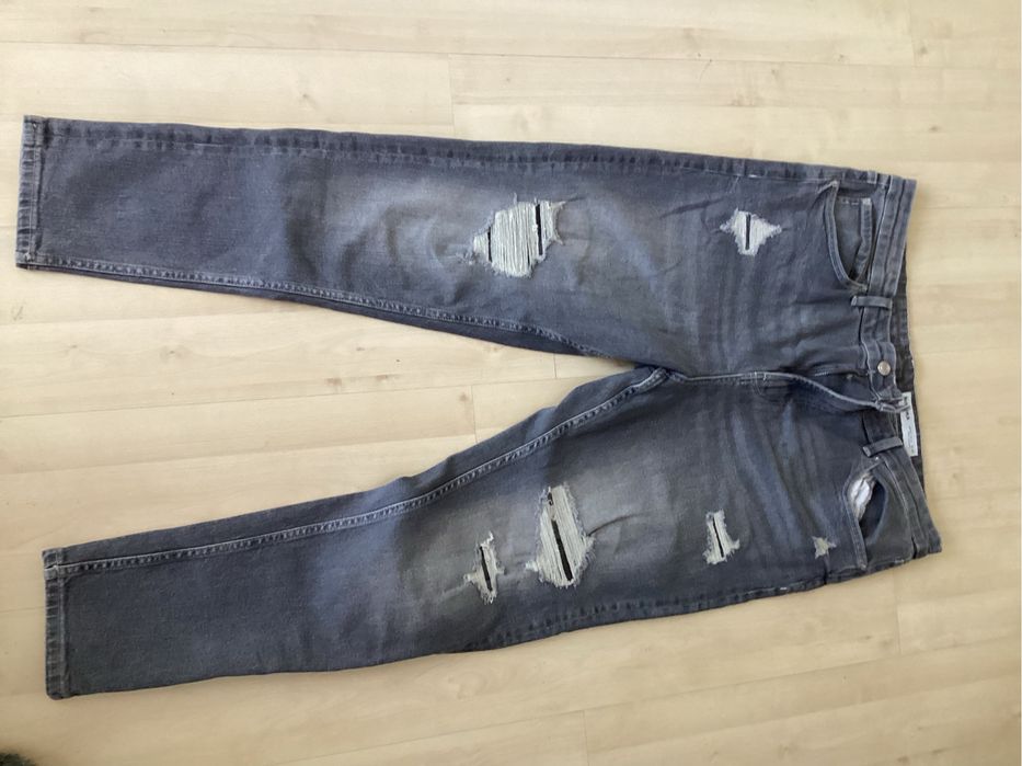 Czarne jensowe spodnie marki Bershka roz 48
