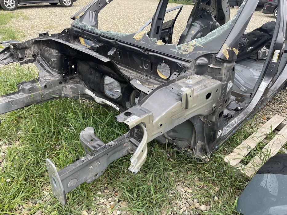 Чверть (ланжерон) чвертка поріг, криша, стойка Jeep Compass 2017-2021