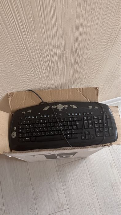Системний блок компʼютер Монітор Клавіатура  Колонки Мишка WiFi  Камера