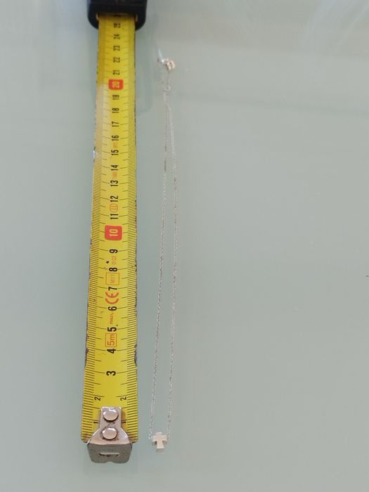 Lindo colar de prata com cruz