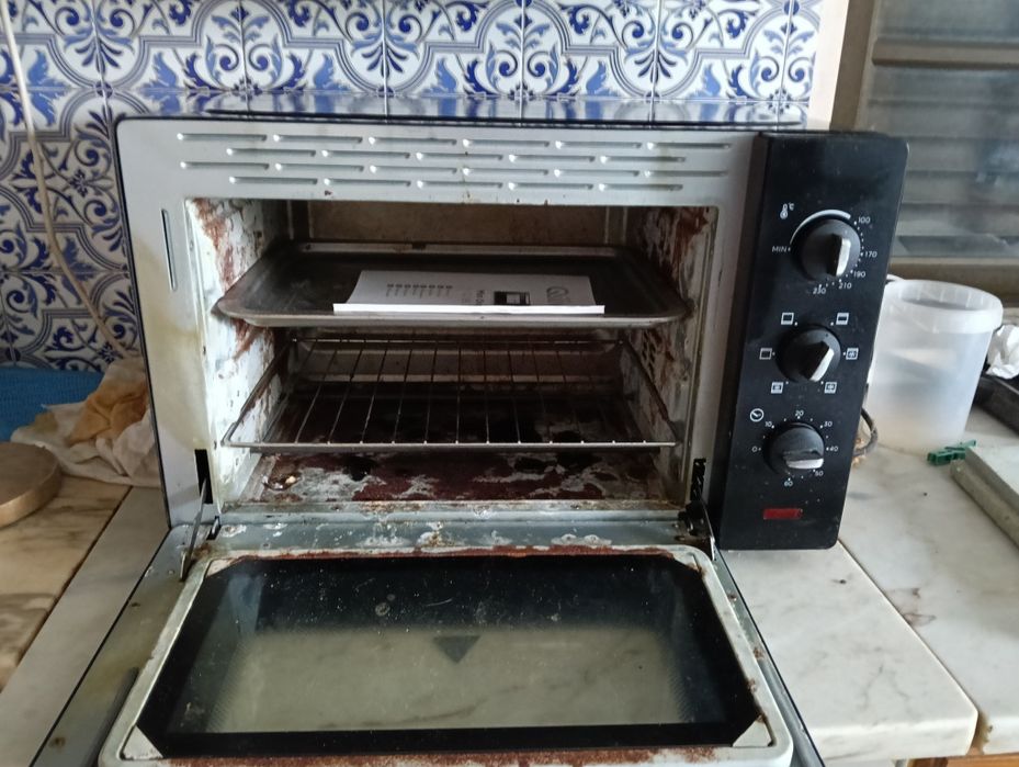 forno elétrico preto