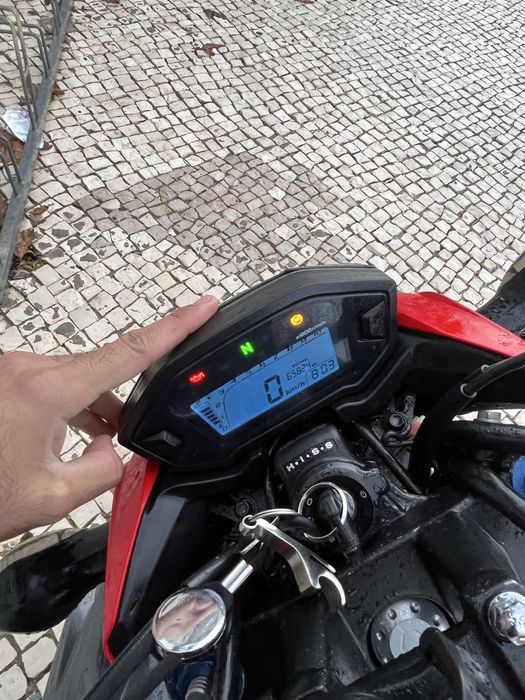 CB500F Honda 2016 A2 mota muito cuidada e revisoes feitas.
