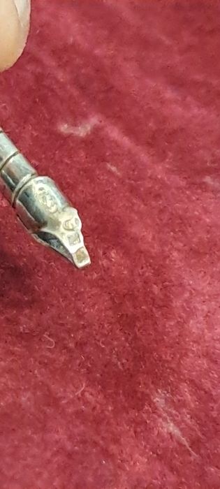 Colar em Prata com pendente e brincos.