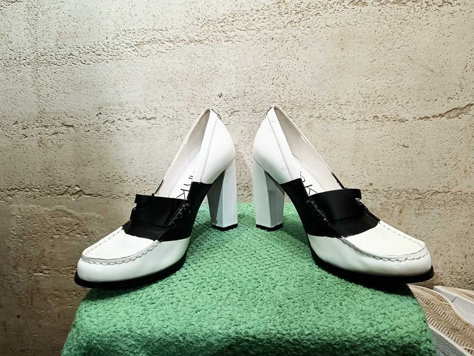 Czółenka na słupku CALVIN KLEIN r.38 skóra stan bardzo dobry