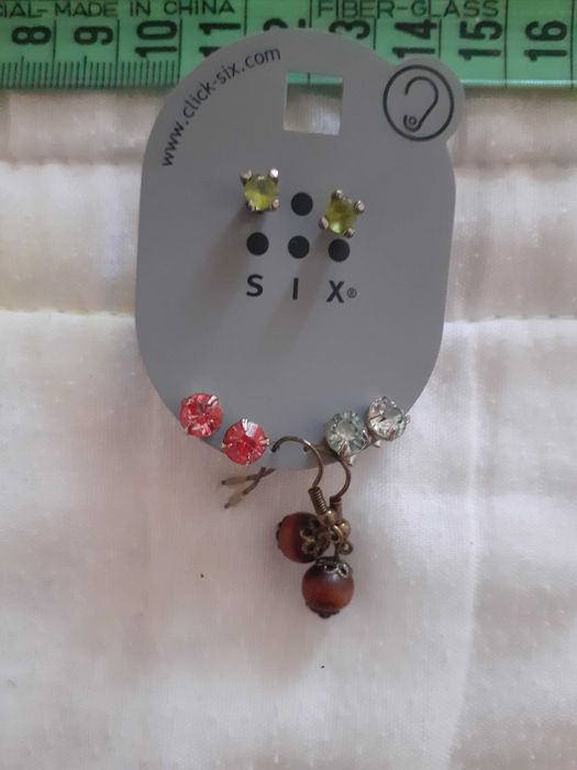 Brincos da da H&M e Parfois