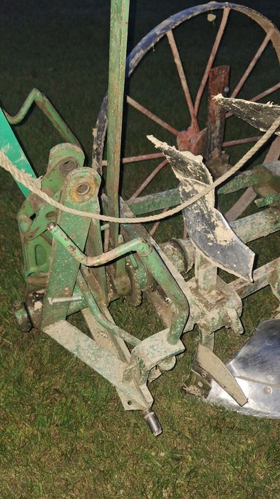 Pług obrotowy dwuskibowy