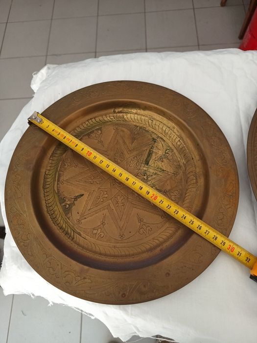 dois pratos em latão marroquinios