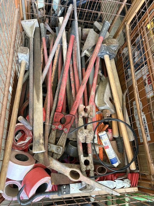 Lote construção civil: máquinas, compressor e 2 monta-cargas