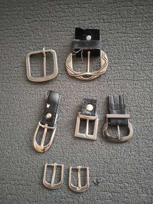 Пряжки  металеві