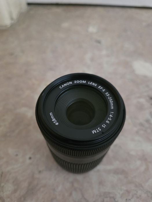 Objetiva Canon EF-S 55-250mm F4-5.6 IS STM
