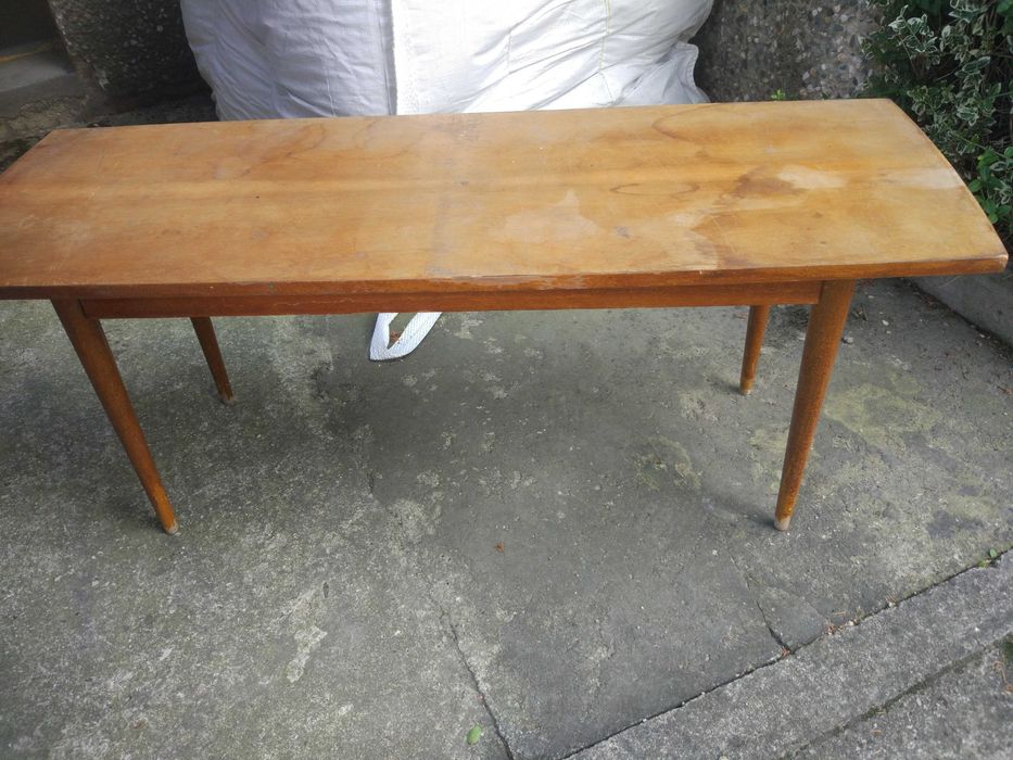 Stolik  jamnik do sofy