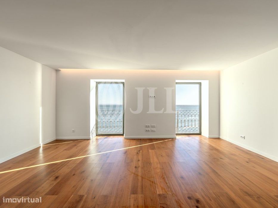 Apartamento T2 , vista mar, em Paço de Arcos, Oeiras.