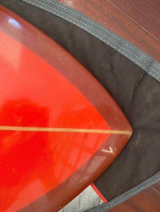 SURF BOARD 250€ : 5,9 x 32L 
TUDO INCLUÍDO : case, grip and 2 fins.