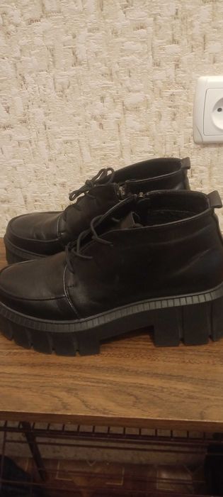 Туфлі шкіряні жіночі, вживані