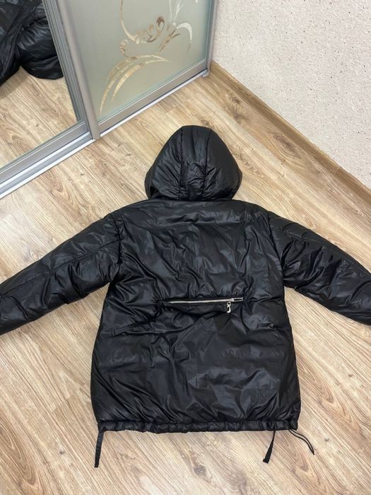 Чорна зимова куртка жіноча