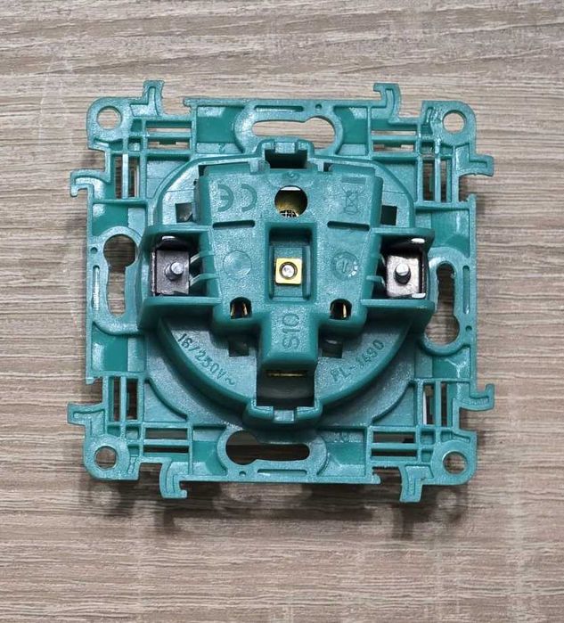 Kontakt Simon 10 Gniazdo pojedyn IP44 CGZ1BC.01/11