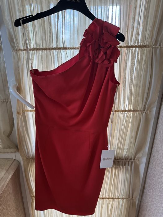 Брендовое новое платье Valentino