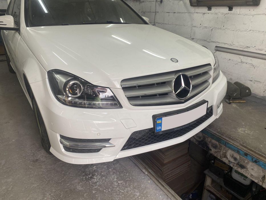 Mercedes C-class W204 Передні фари (оптика с LED-елементами)