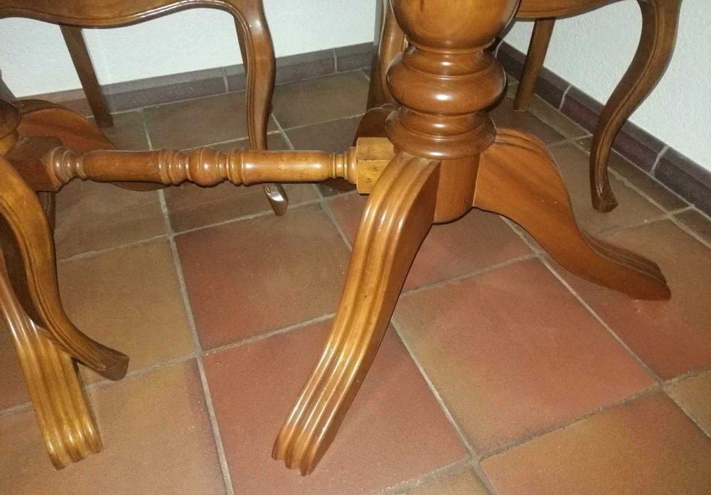 Mesa jantar extensível em carvalho maciço e 4 cadeiras em pele - NOVA