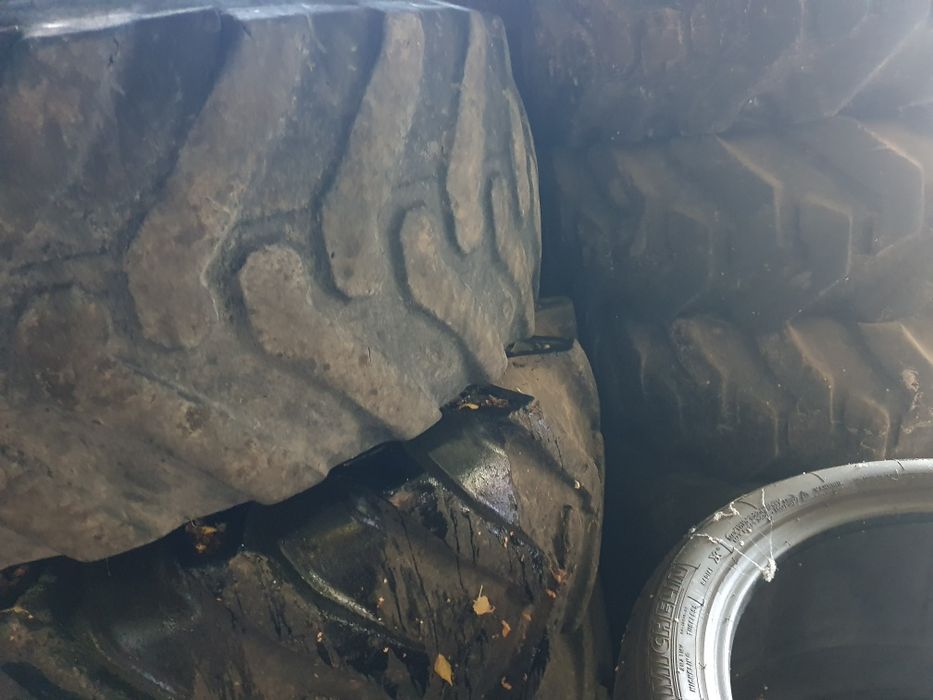 Koła opony Jcb 3cx  przód 18 ,tył 18.4 26 ,,16.9 28 dętki
