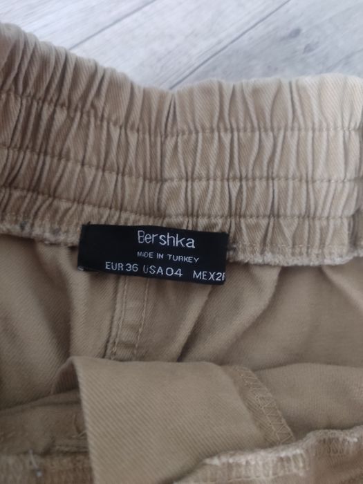 Damskie spodnie ze ściągaczami, bojówki S Bershka