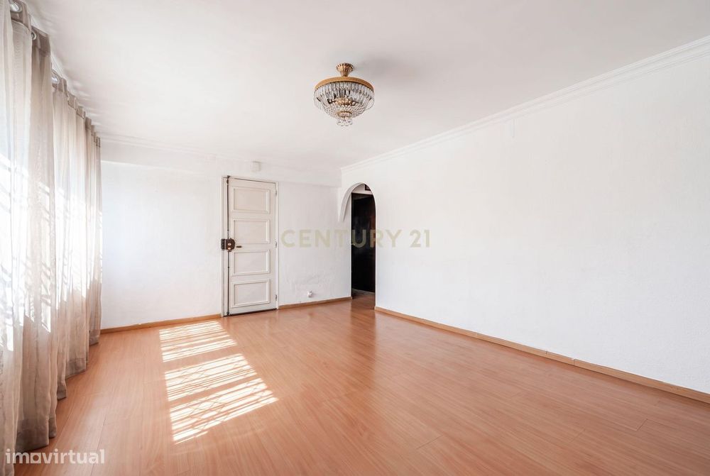 Apartamento T2 à venda na Praceta Dom João IV
