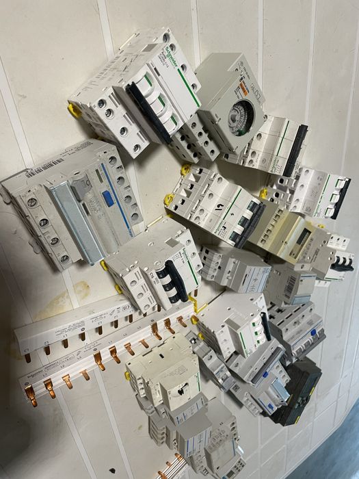 Material de eletricidade diverso