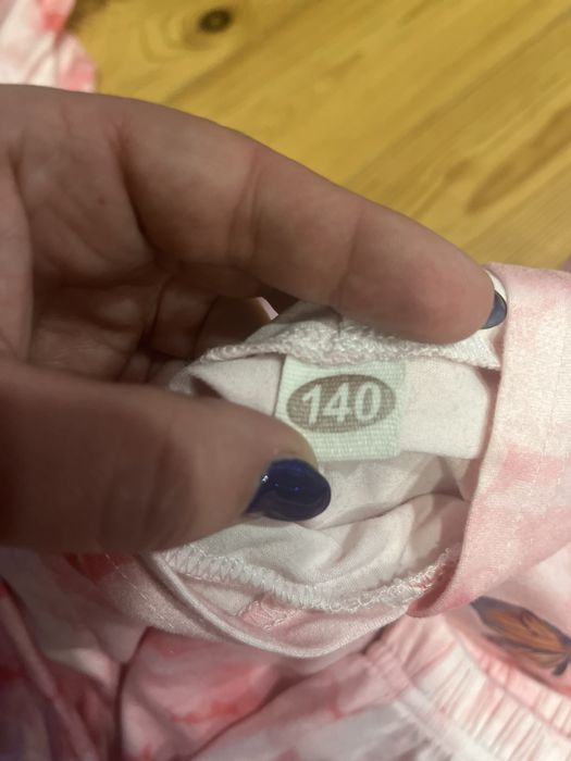 Dres dla dziewczynki 140