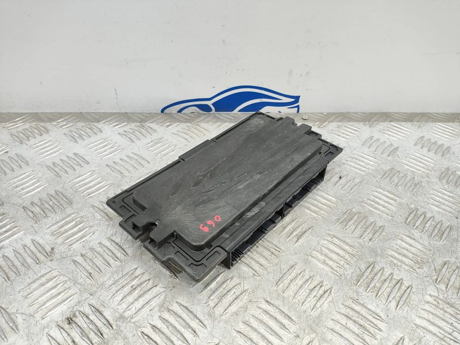 Módulo Luzes Footwell BMW Serie 1 E81 E82 E87 E88 SERIE 3 E90 E91 E92 E92 LCM